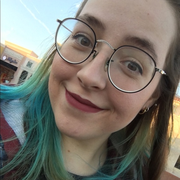 Meet your Posher, Andi - Picture 1 of 1